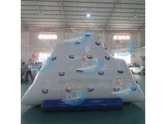 Inflatable iceberg